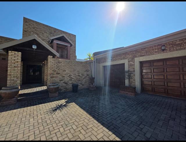 6 BEDROOM HOUSE FOR SALE IN VANDERBIJLPARK SW 5